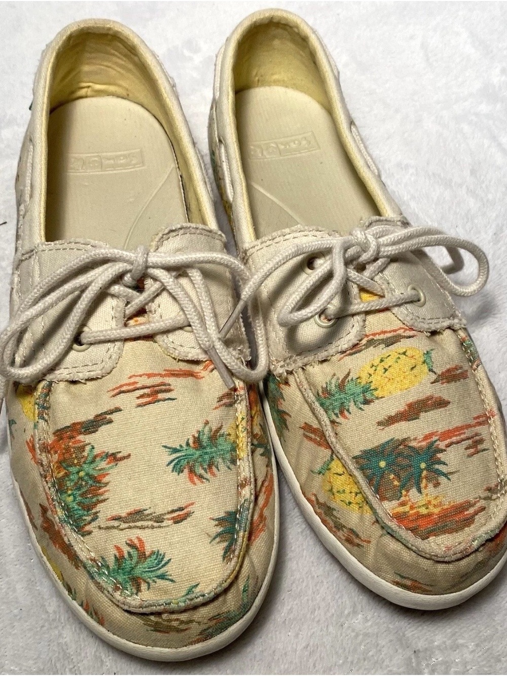 Sanuk Tropic Sail Away Natural
Pineapple 1012156 Canvas Boat Shoes. Size 6.5